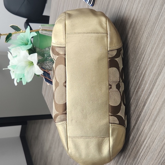 COACH LARGE 3 COMPARTMENT MONOGRAM GOLD LEATHER ACCENT WITH KISSLOCK - Picture 6 of 13